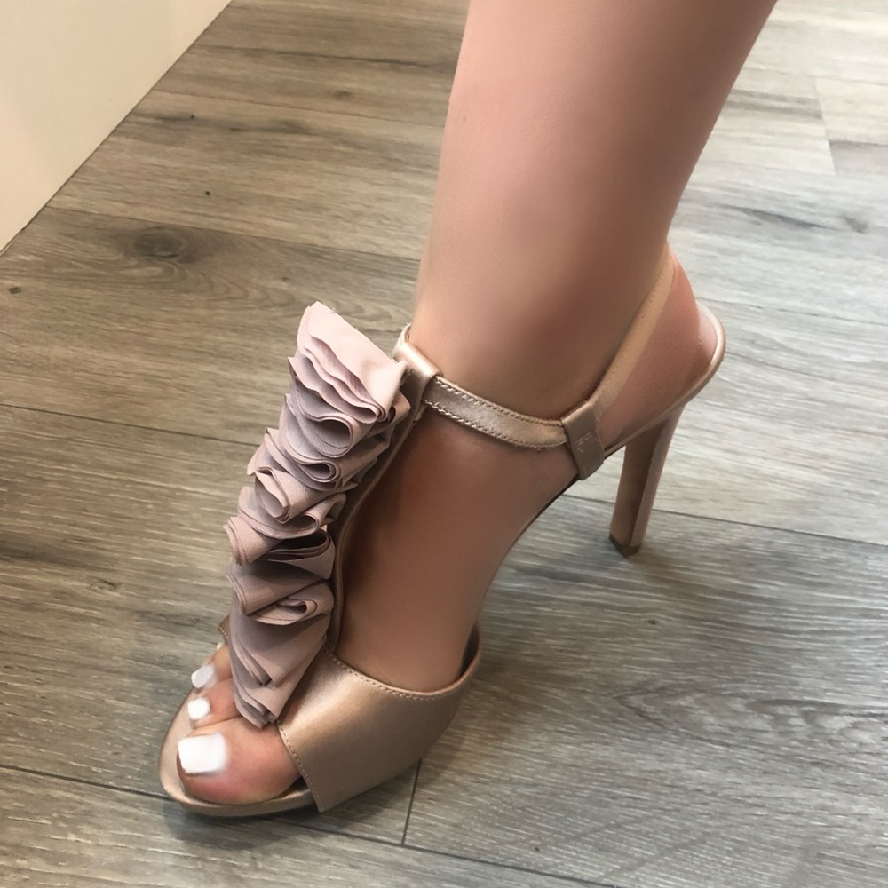 Vince Camuto tan heel with plum ruffle